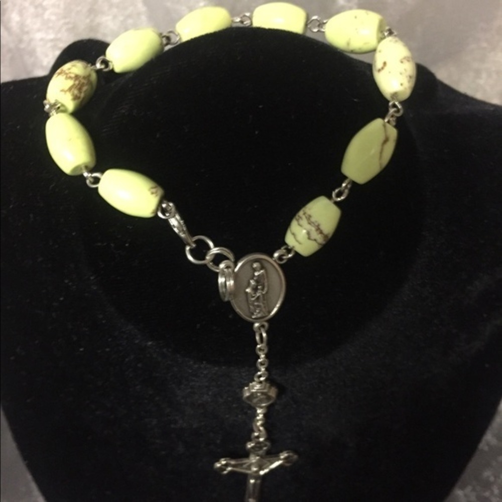 Dyed Howlite One Decade Bracelet